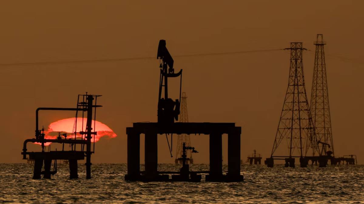 El petróleo ruso supera los $120 por barril tras subir $10 en una noche
