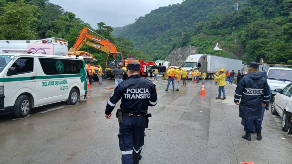 Al menos 10 lesionados y cuatro fallecidos tras accidente múltiple en tramo Los Chorros
