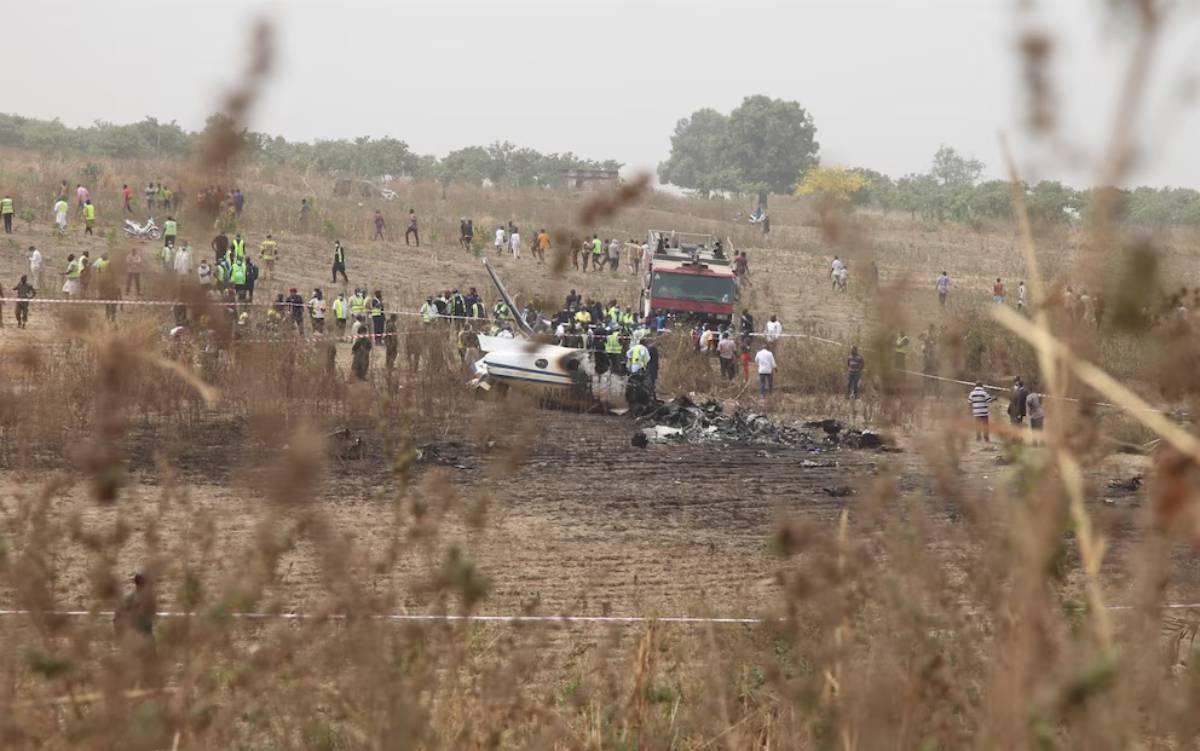 Avión militar se estrella con más de 30 personas a bordo en Nigeria
