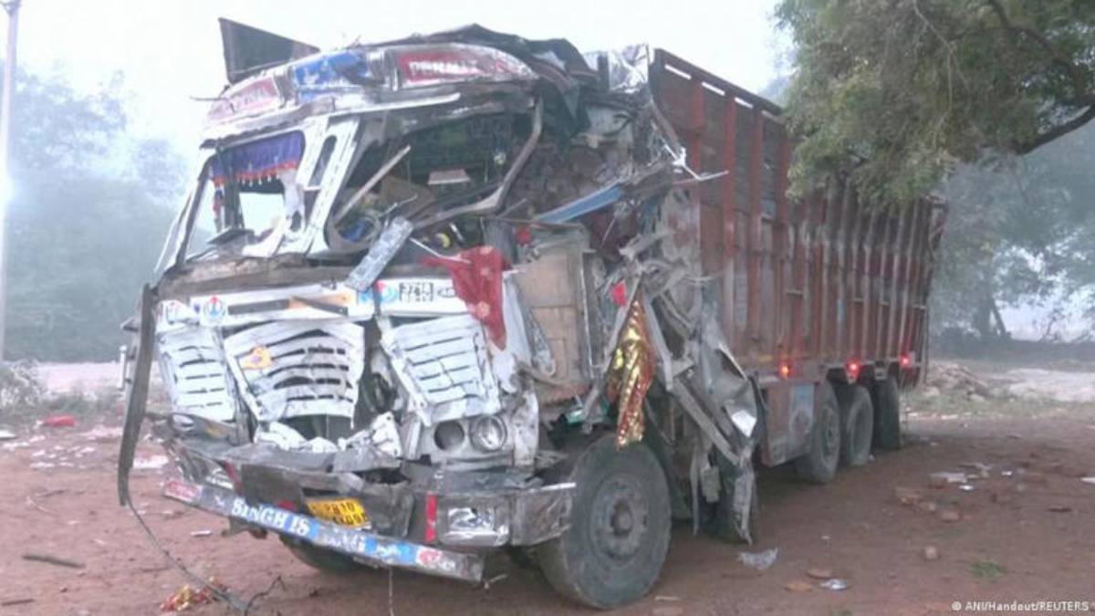 Camión arrolla a multitud durante festival en India y deja 13 muertos