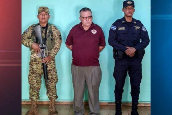 Capturan a hombre que amenazó con un corvo a una familia en Sensuntepeque