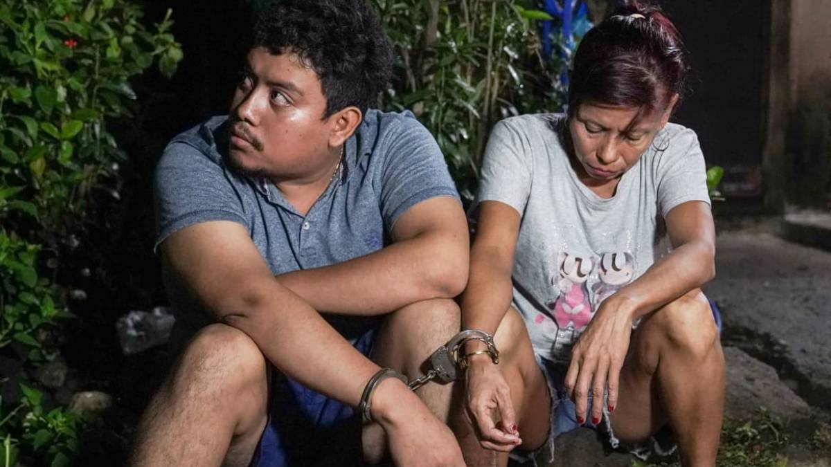Capturan a ocho presuntos contrabandistas de cigarrillos en Santa Ana y Sonsonate