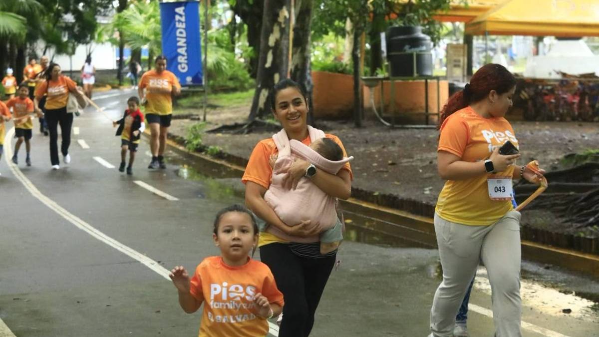 Cerca de 300 niños participaron en Santa Tecla en la primera Family Run bajo el sello "Family Friendly"