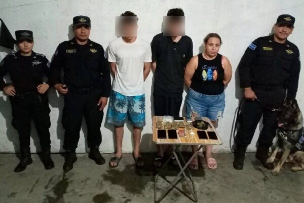 Dos adultos y un menor detenidos por posesión y tenencia de drogas