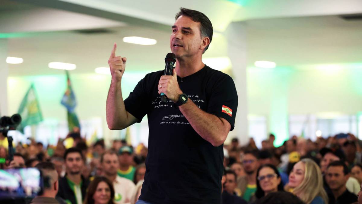 Flávio Bolsonaro encabeza el escrutinio de las elecciones presidenciales en Brasil