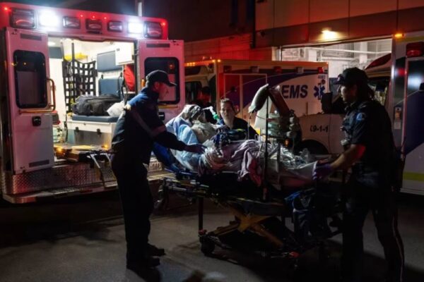 Incendio en militar de Canadá deja cuatro muertos y decenas de heridos