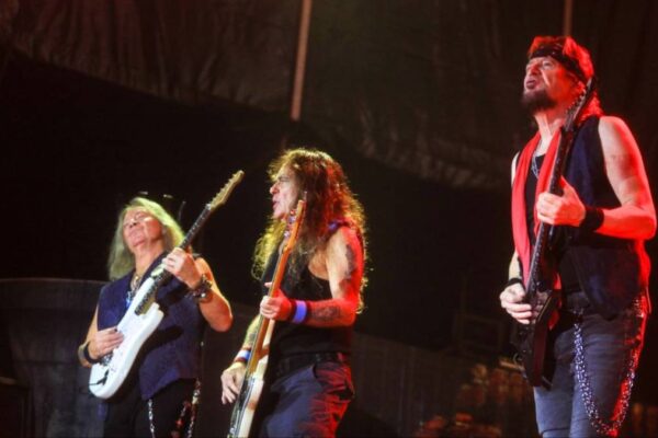 Iron Maiden hace vibrar el estadio "Mágico" González en su esperado regreso a El Salvador