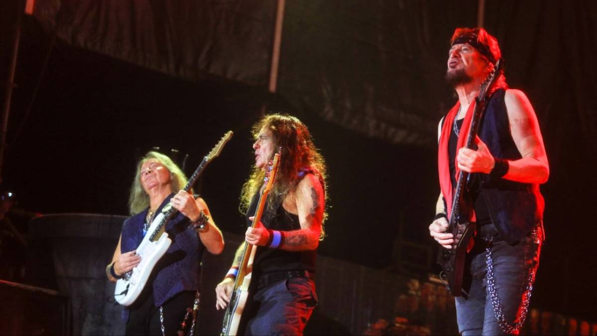 Iron Maiden hace vibrar el estadio "Mágico" González en su esperado regreso a El Salvador