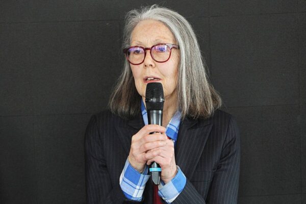La escritora canadiense Anne Carson gana el Nobel de Literatura 2026