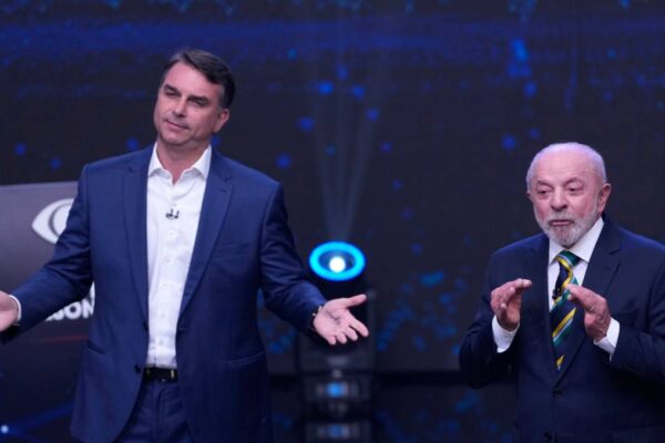 Lula y Bolsonaro protagonizan debate marcado por ataques personales