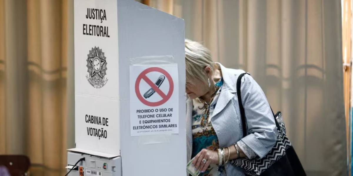 Más de 158 millones de brasileños votan en una elección decisiva para el país