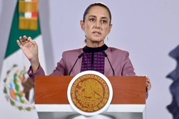 México prohíbe la doble nacionalidad para aspirantes a la Presidencia