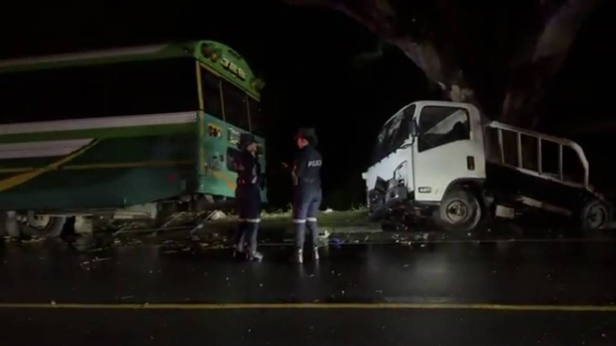 Muertos, heridos y un capturado tras accidente entre camión y bus