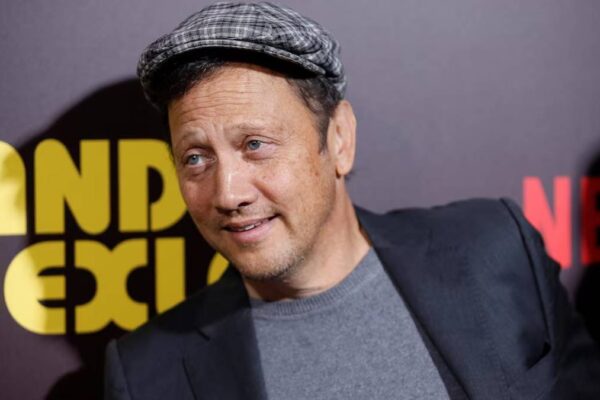Rob Schneider: "Gracias a Bukele los niños pueden caminar seguros a la escuela"
