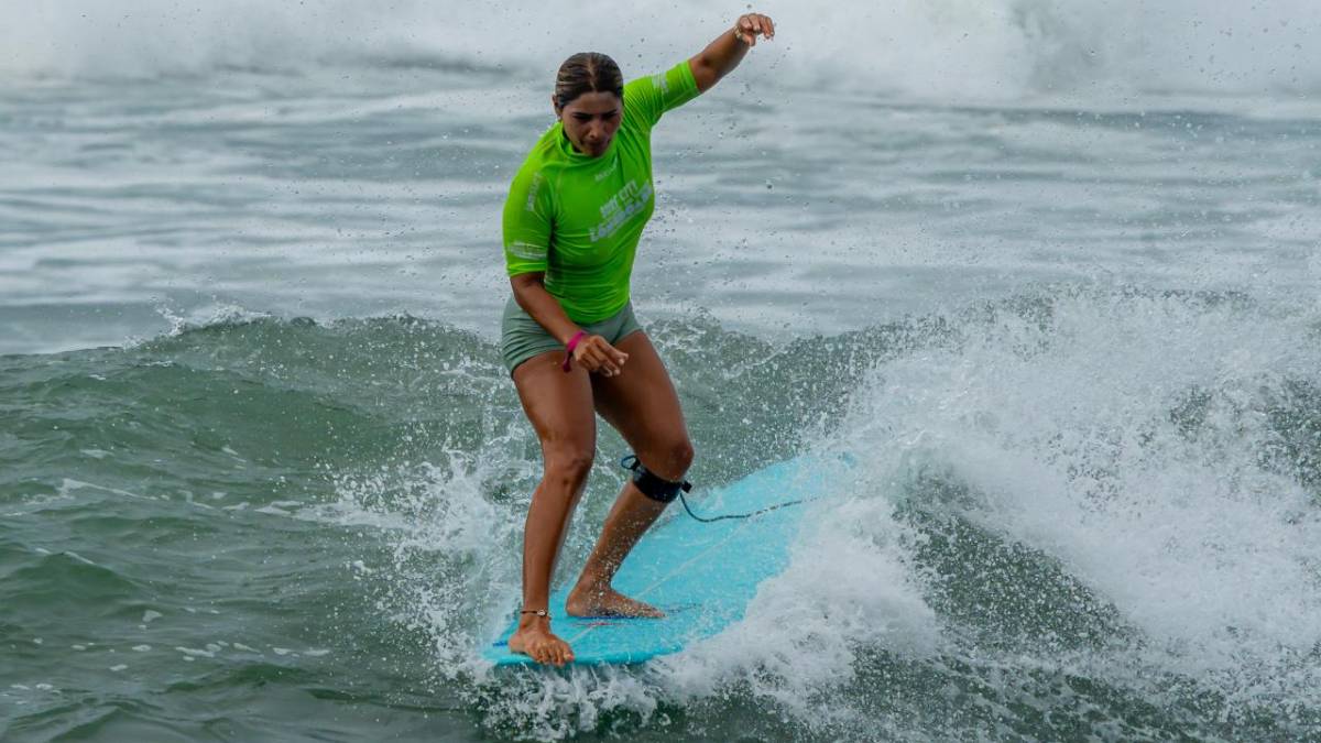 Sindy Portillo destaca en la primera ronde del mundial de surf